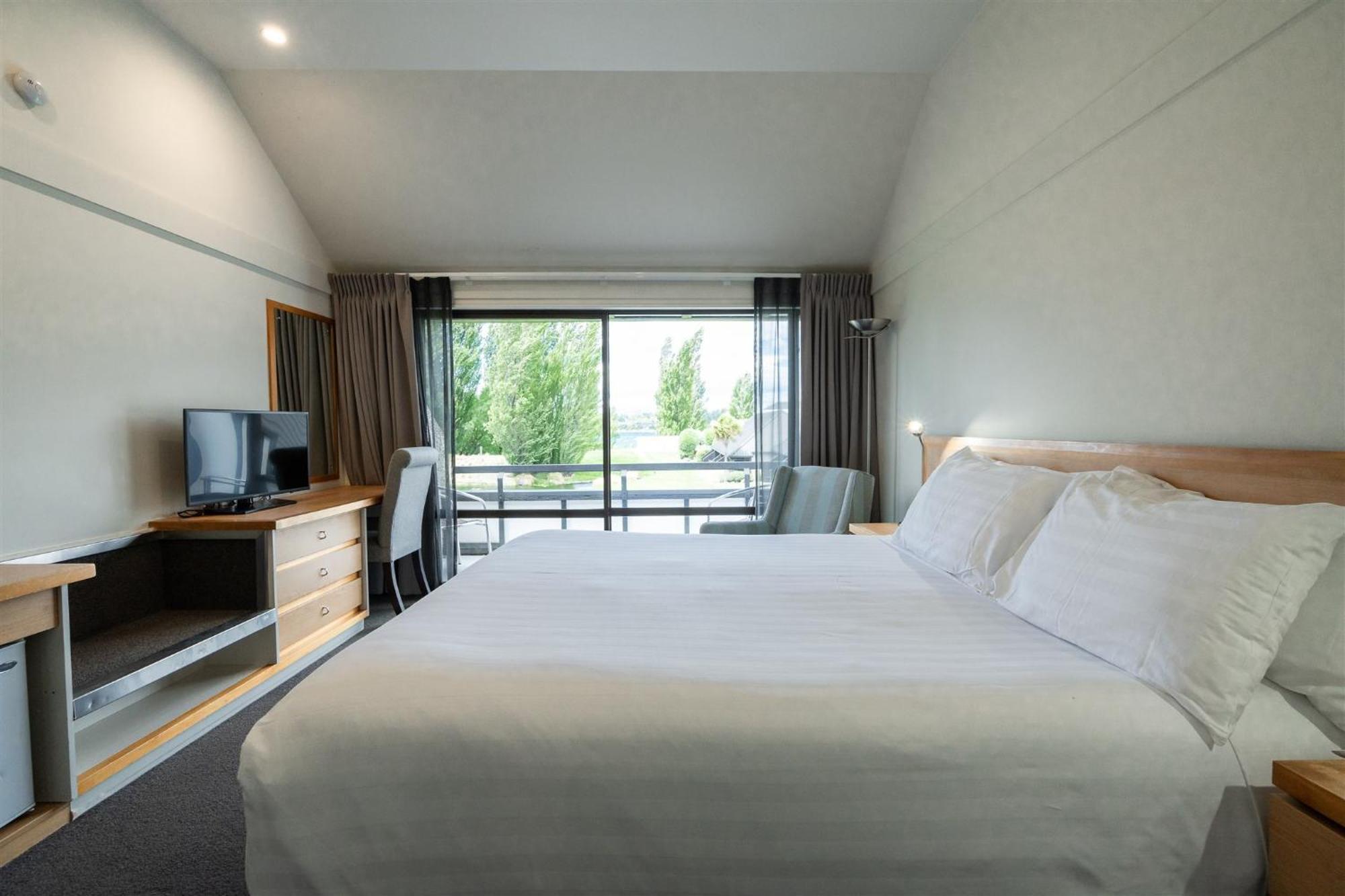 Edgewater Hotel Уанака Екстериор снимка