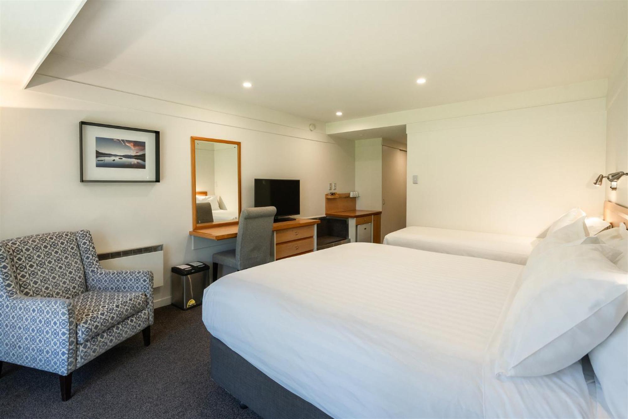 Edgewater Hotel Уанака Екстериор снимка